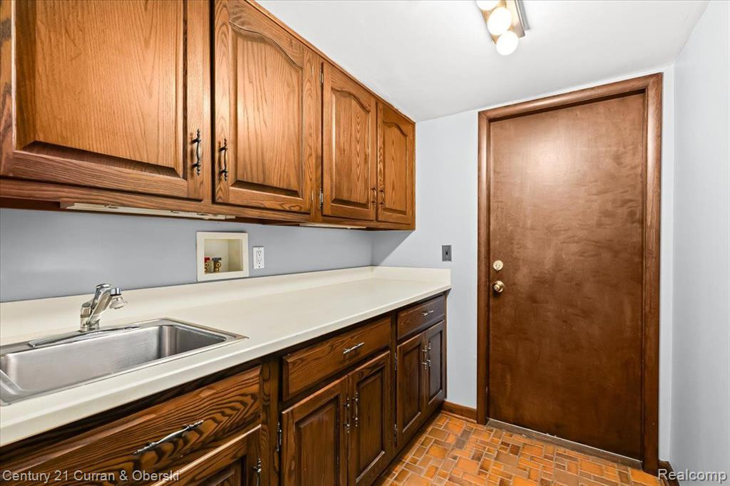 3029 LINDENWOOD Drive, Dearborn, MI 48120 — Photo 24