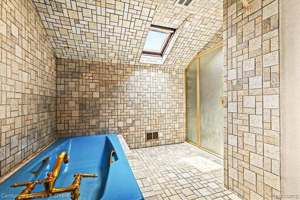3029 LINDENWOOD Drive, Dearborn, MI 48120 — Photo 30