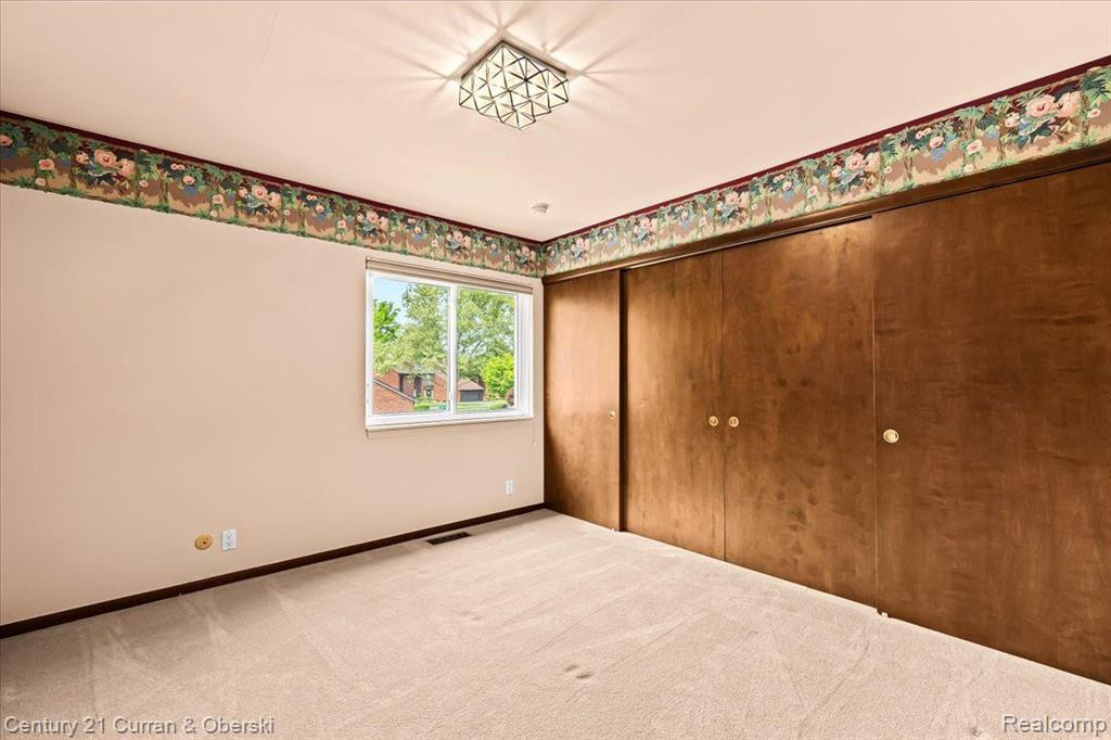 3029 LINDENWOOD Drive, Dearborn, MI 48120 — Photo 33