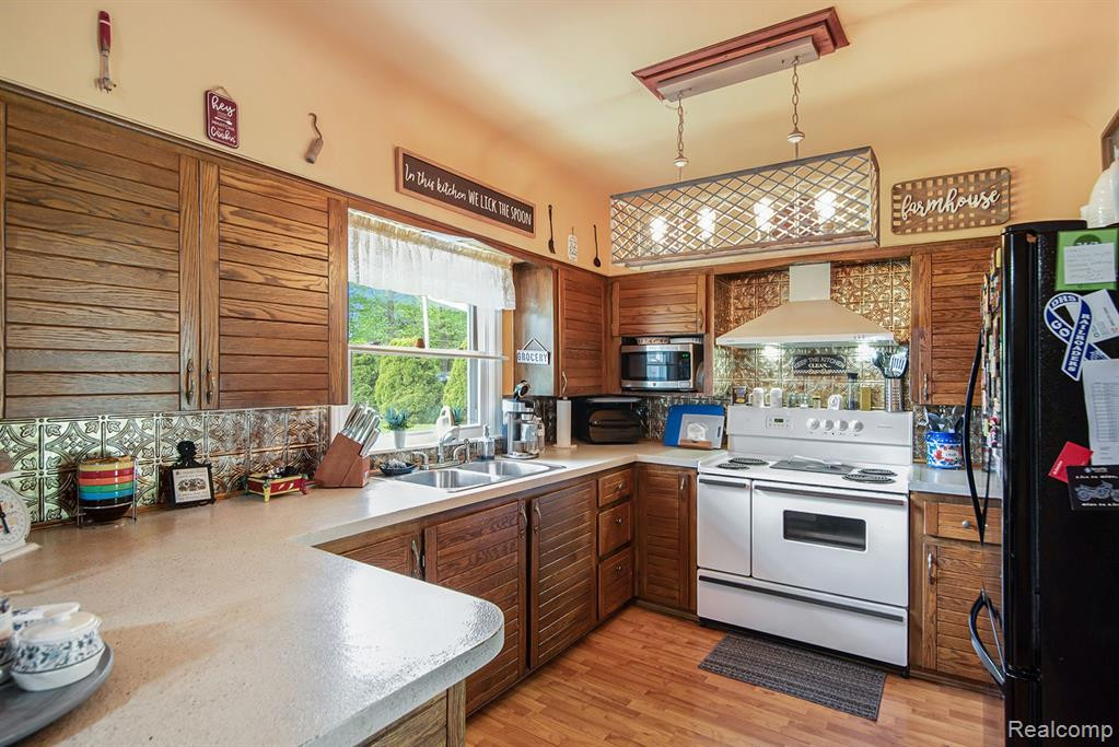 11701 PARK Drive, Lennon Vlg, MI 48449 — Photo 8