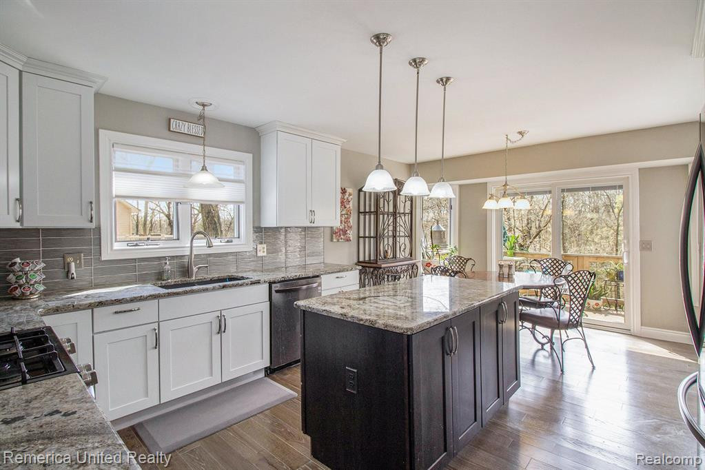 7719 PARTRIDGE HILL Drive, Brighton, MI 48116 — Photo 4