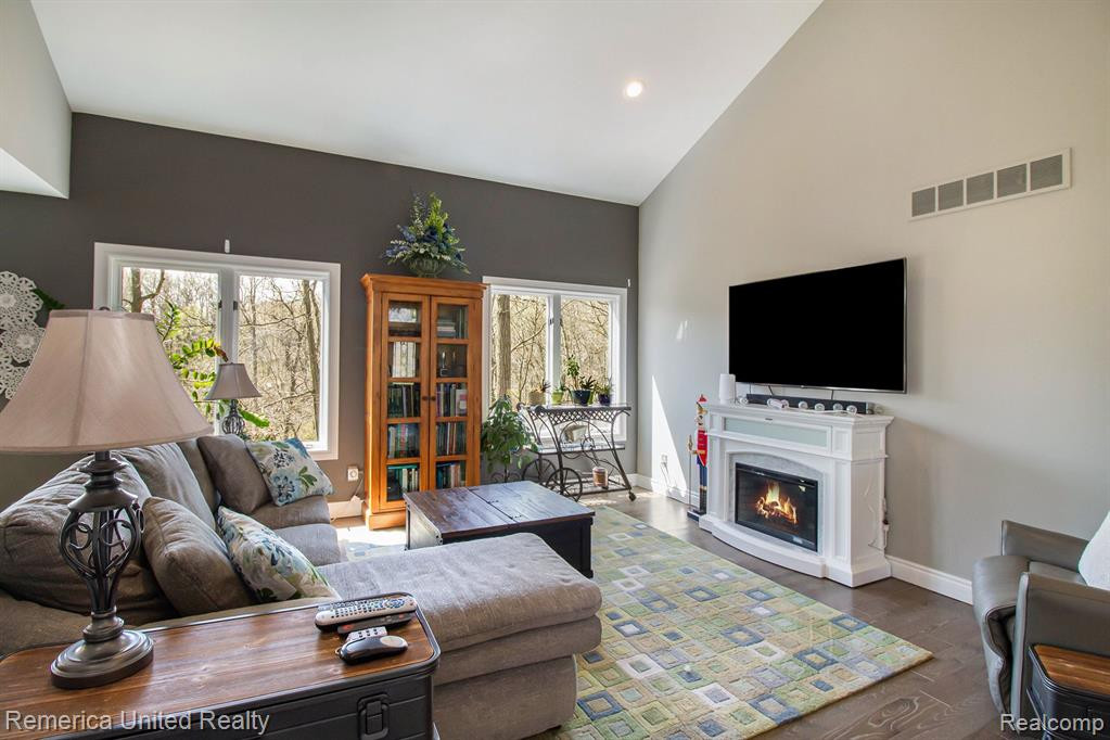 7719 PARTRIDGE HILL Drive, Brighton, MI 48116 — Photo 6