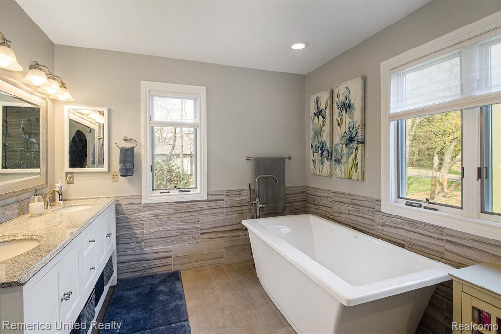 7719 PARTRIDGE HILL Drive, Brighton, MI 48116 — Photo 12