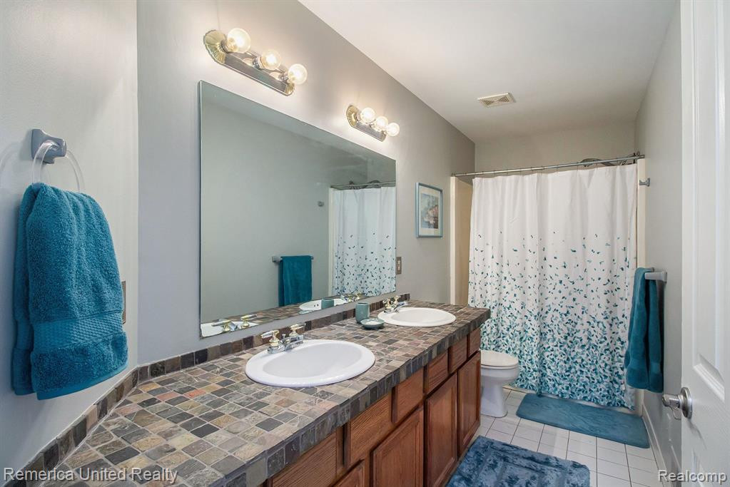 7719 PARTRIDGE HILL Drive, Brighton, MI 48116 — Photo 20