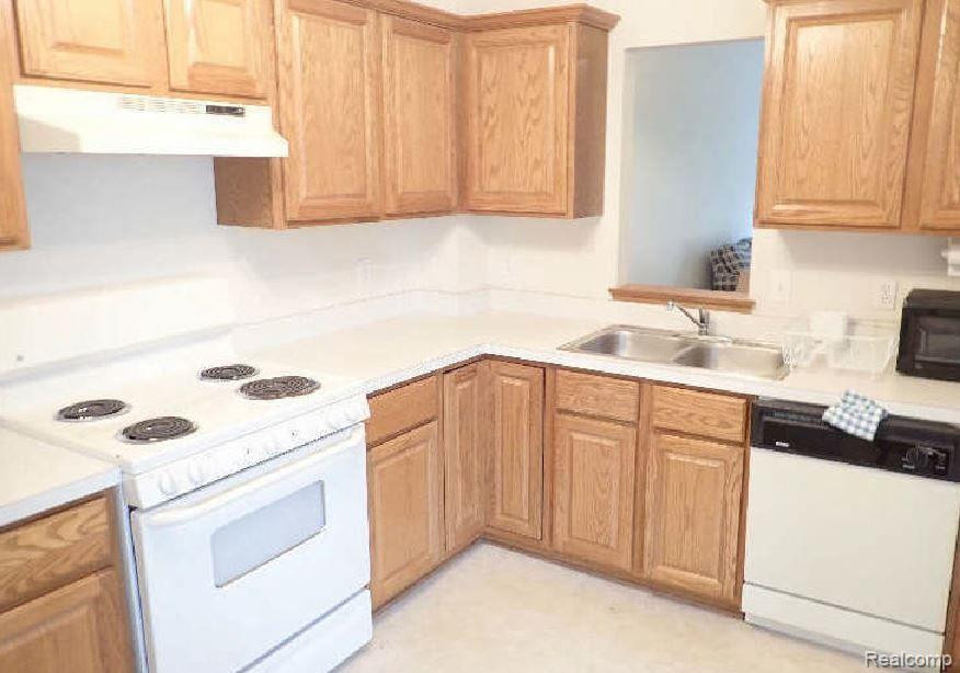 37188 CONDOR, Westland, MI — Photo 4