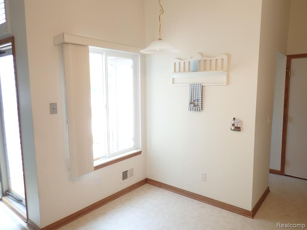 37188 CONDOR, Westland, MI — Photo 6