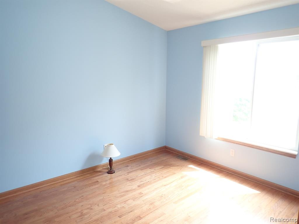 37188 CONDOR, Westland, MI — Photo 8