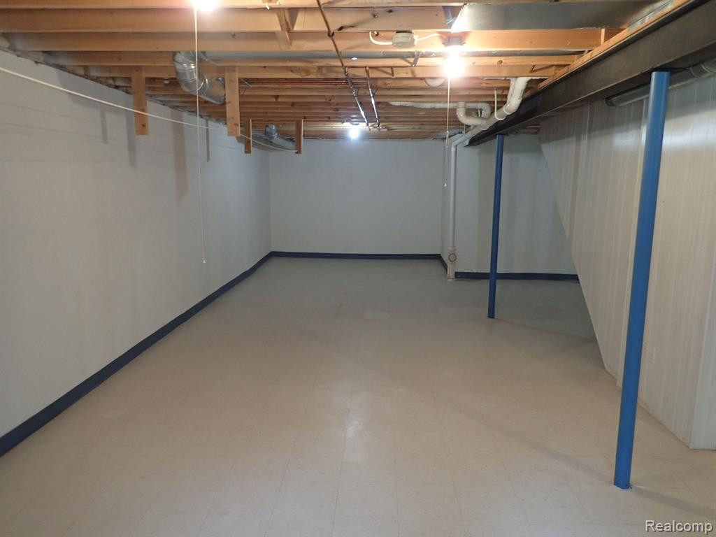 37188 CONDOR, Westland, MI — Photo 16