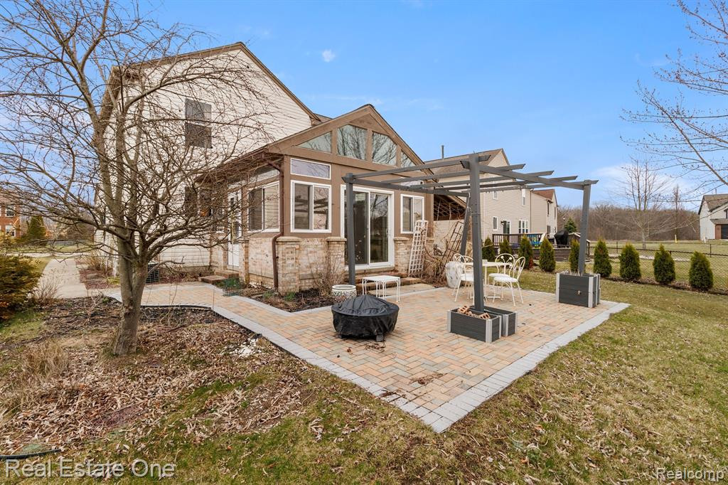 8090 SPRINGWATER Drive, Ypsilanti, MI 48197 — Photo 2