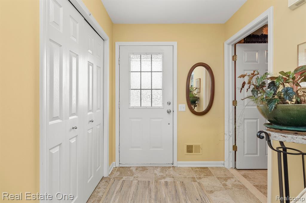 8090 SPRINGWATER Drive, Ypsilanti, MI 48197 — Photo 8