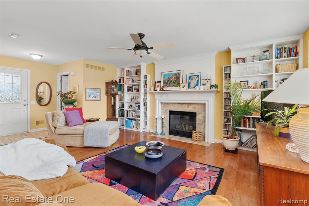 8090 SPRINGWATER Drive, Ypsilanti, MI 48197 — Photo 11