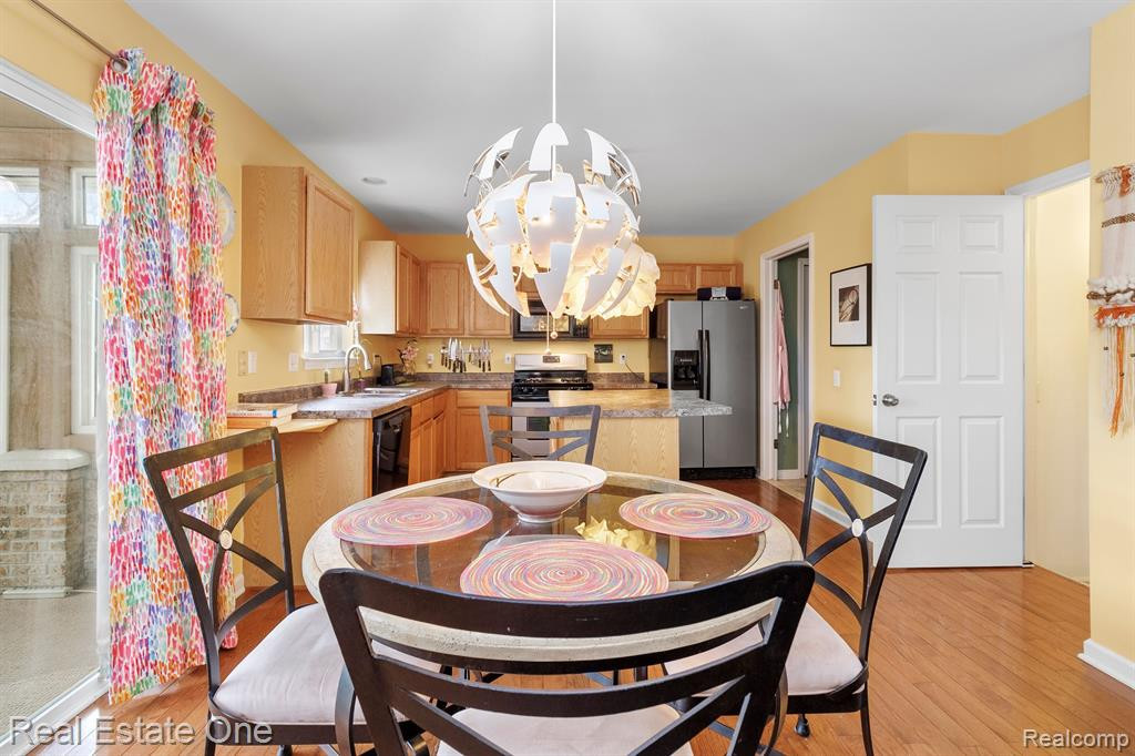 8090 SPRINGWATER Drive, Ypsilanti, MI 48197 — Photo 15