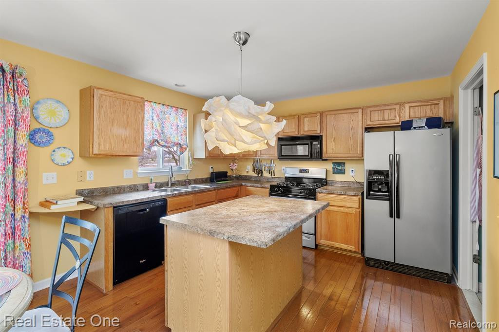8090 SPRINGWATER Drive, Ypsilanti, MI 48197 — Photo 17