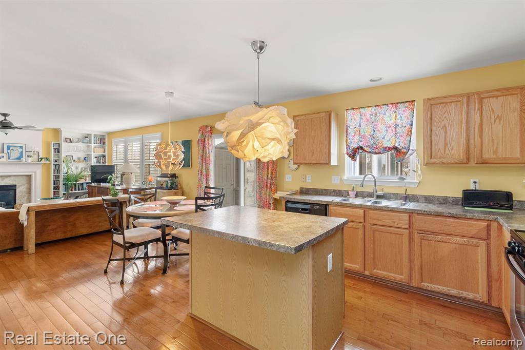 8090 SPRINGWATER Drive, Ypsilanti, MI 48197 — Photo 18