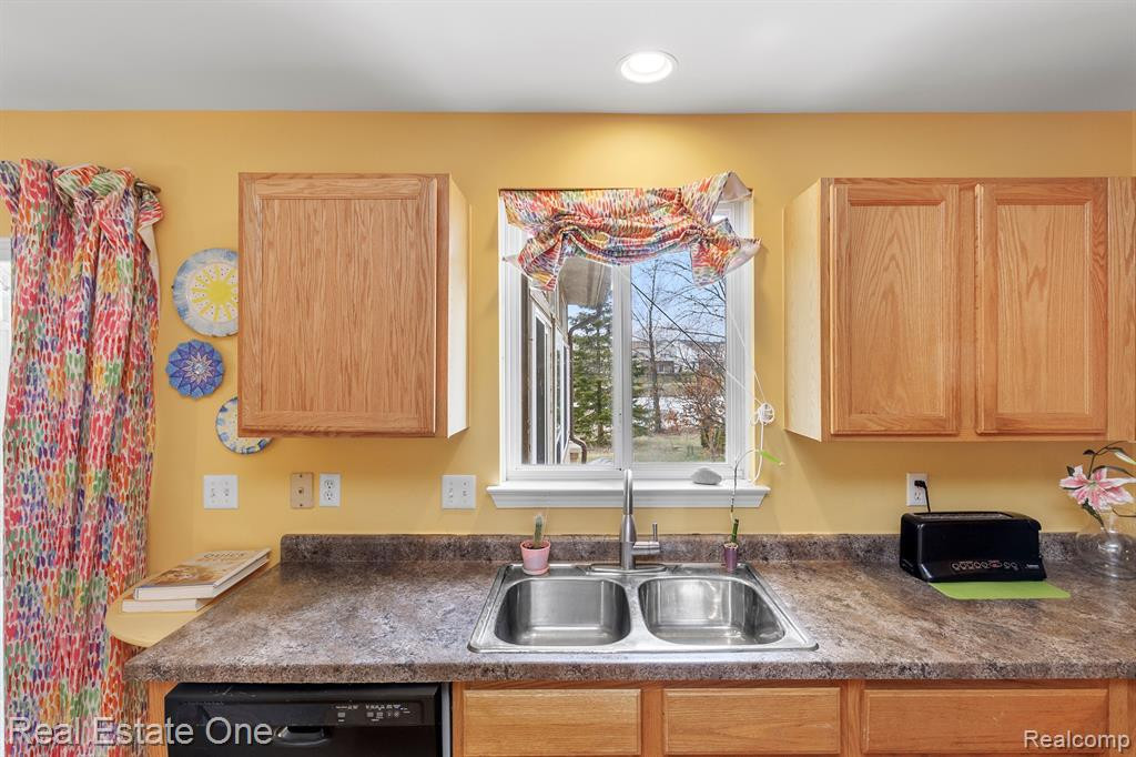 8090 SPRINGWATER Drive, Ypsilanti, MI 48197 — Photo 20