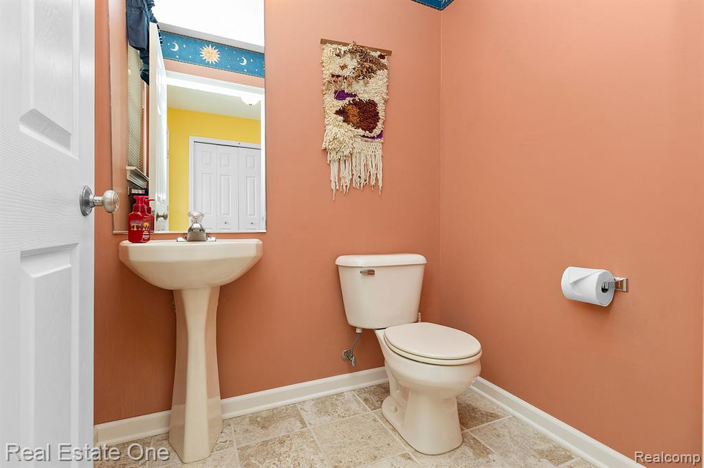 8090 SPRINGWATER Drive, Ypsilanti, MI 48197 — Photo 25