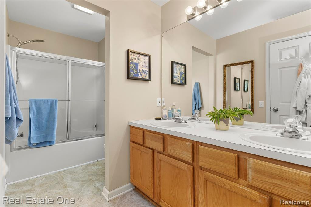 8090 SPRINGWATER Drive, Ypsilanti, MI 48197 — Photo 29