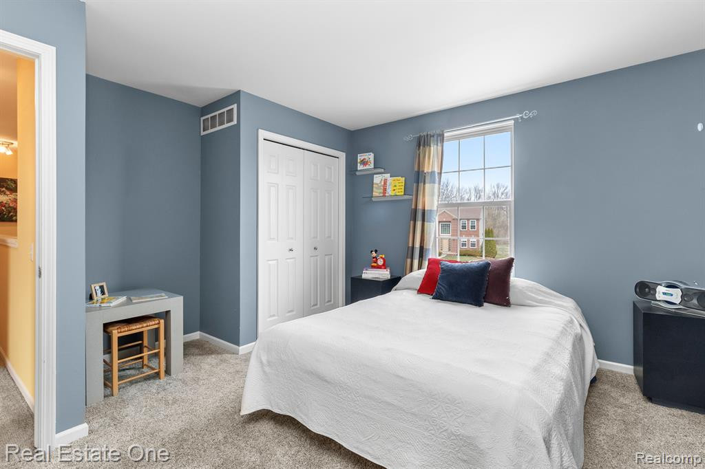 8090 SPRINGWATER Drive, Ypsilanti, MI 48197 — Photo 33