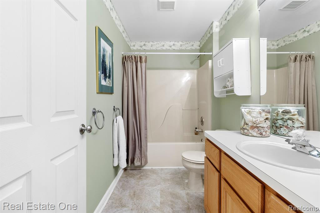 8090 SPRINGWATER Drive, Ypsilanti, MI 48197 — Photo 38