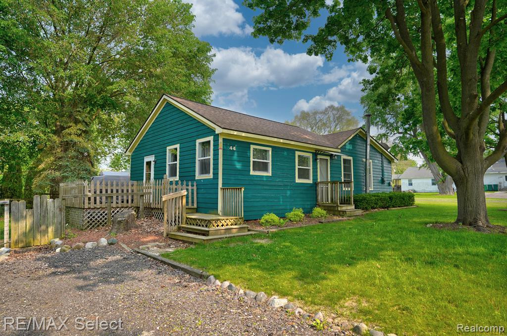 44 KEARSLEY Street, Ortonville, MI 48462 — front exterior