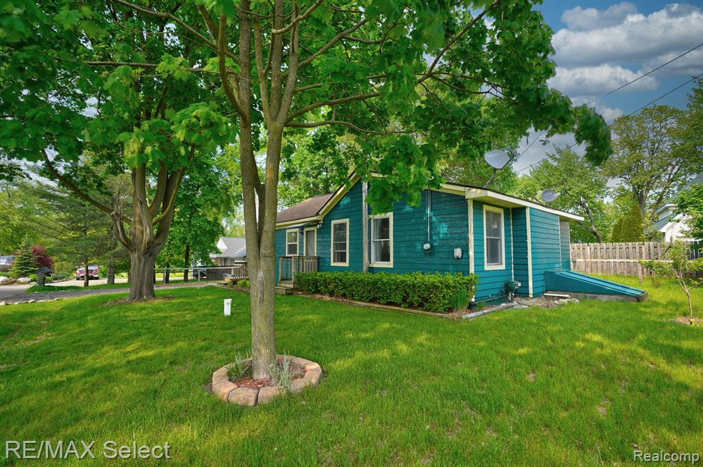 44 KEARSLEY Street, Ortonville, MI 48462 — Photo 3