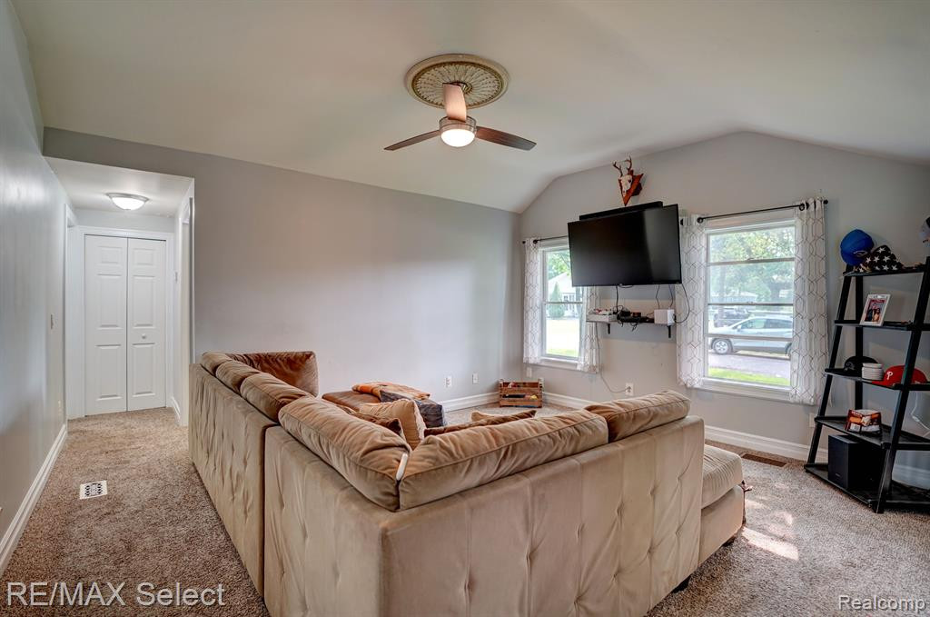 44 KEARSLEY Street, Ortonville, MI 48462 — Photo 10