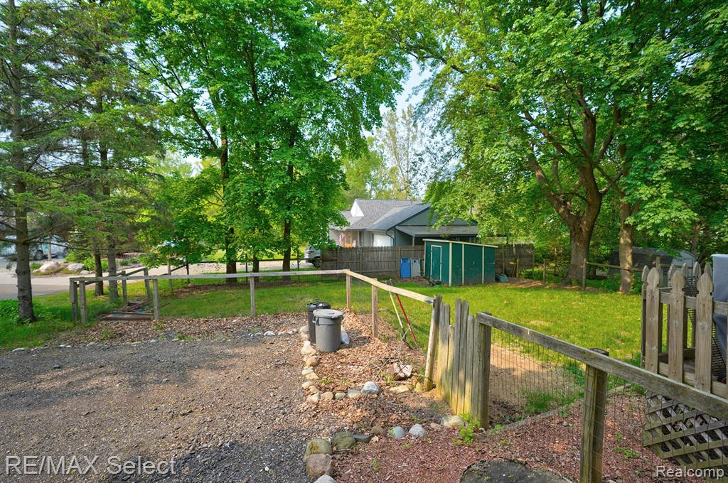 44 KEARSLEY Street, Ortonville, MI 48462 — Photo 19