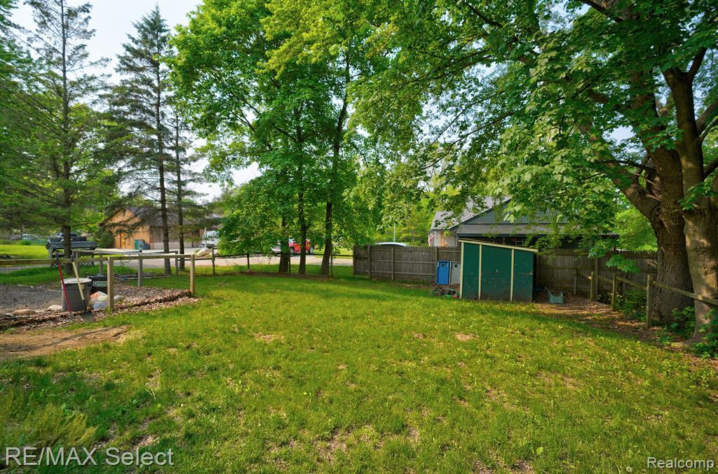 44 KEARSLEY Street, Ortonville, MI 48462 — Photo 21