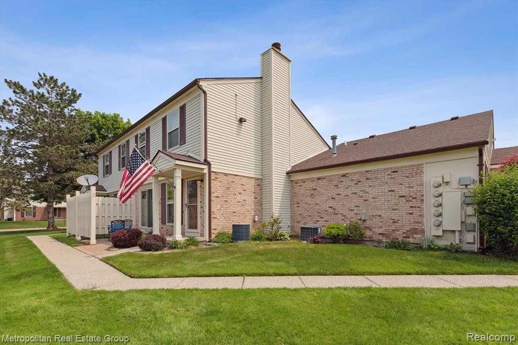 1516 DOVER Hill S, Walled Lake, MI 48390 — Photo 2