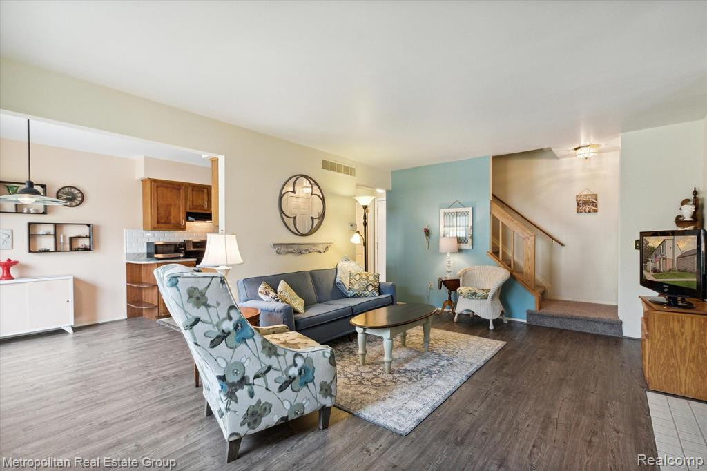 1516 DOVER Hill S, Walled Lake, MI 48390 — Photo 8