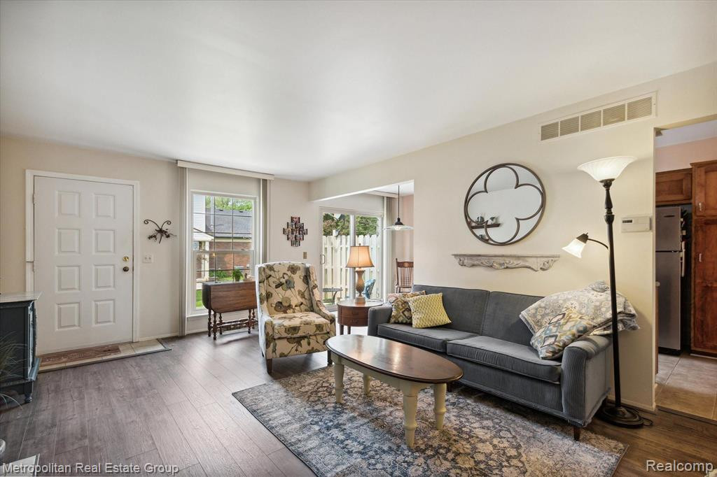 1516 DOVER Hill S, Walled Lake, MI 48390 — Photo 9