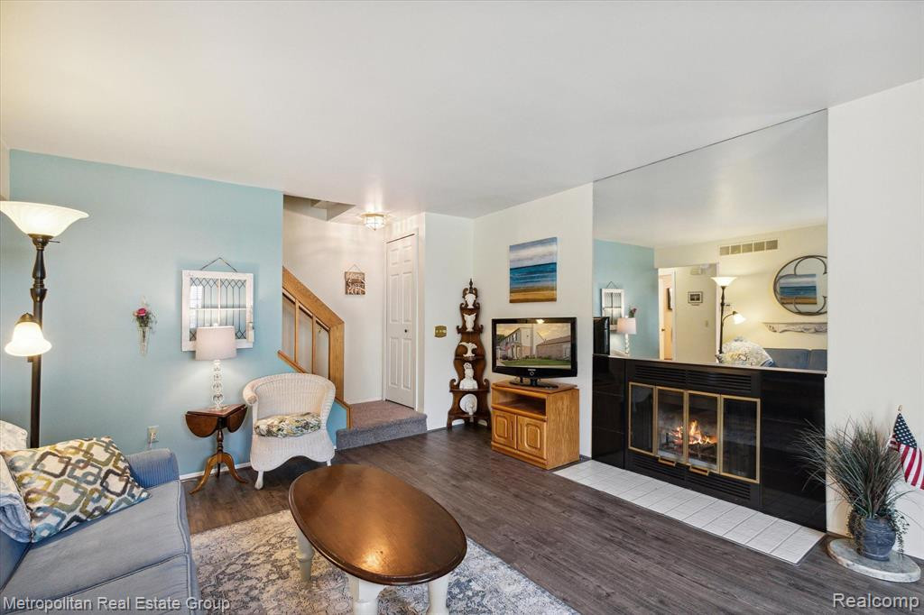 1516 DOVER Hill S, Walled Lake, MI 48390 — Photo 11