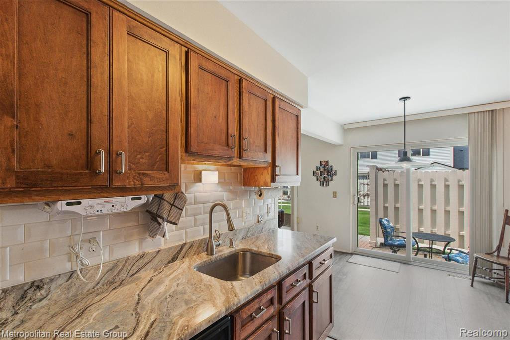 1516 DOVER Hill S, Walled Lake, MI 48390 — Photo 13