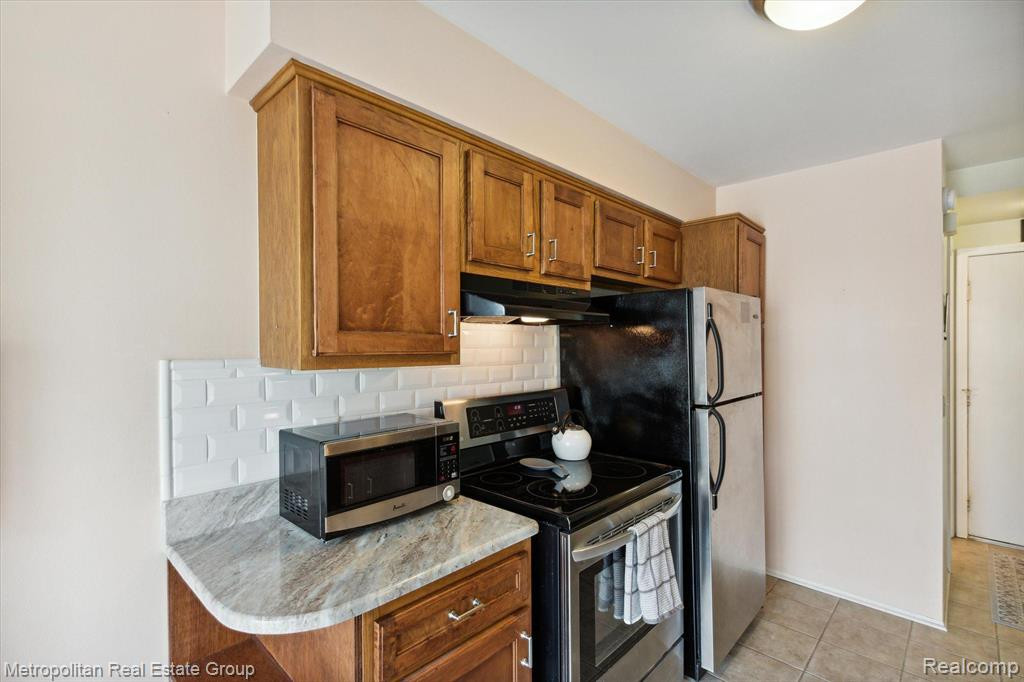1516 DOVER Hill S, Walled Lake, MI 48390 — Photo 15