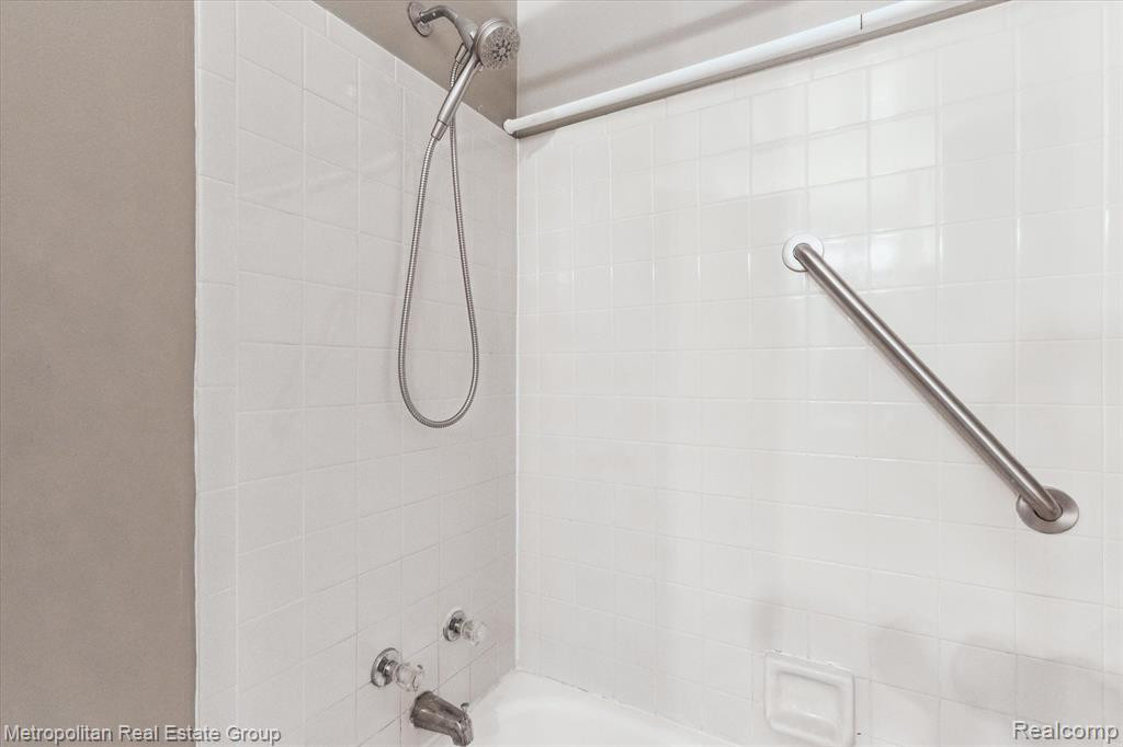 1516 DOVER Hill S, Walled Lake, MI 48390 — Photo 27