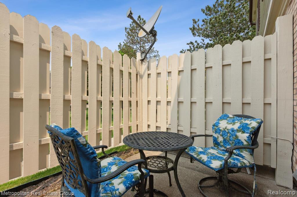 1516 DOVER Hill S, Walled Lake, MI 48390 — Photo 34