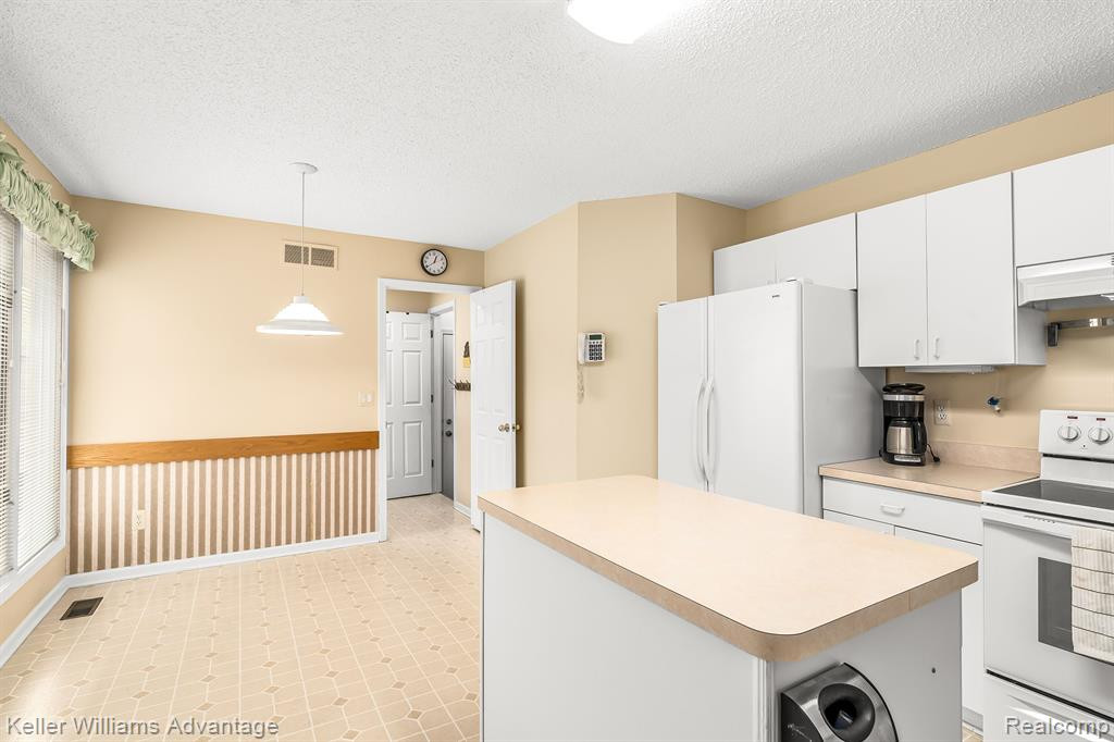 35036 RED PINE Drive, Farmington Hills, MI 48335 — Photo 9