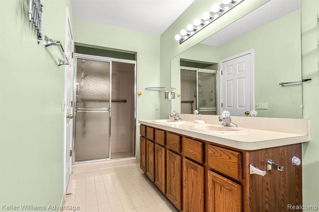 35036 RED PINE Drive, Farmington Hills, MI 48335 — Photo 12