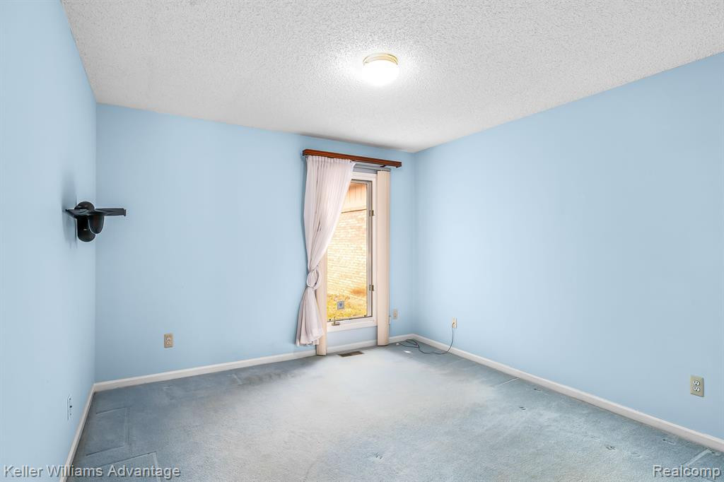 35036 RED PINE Drive, Farmington Hills, MI 48335 — Photo 14