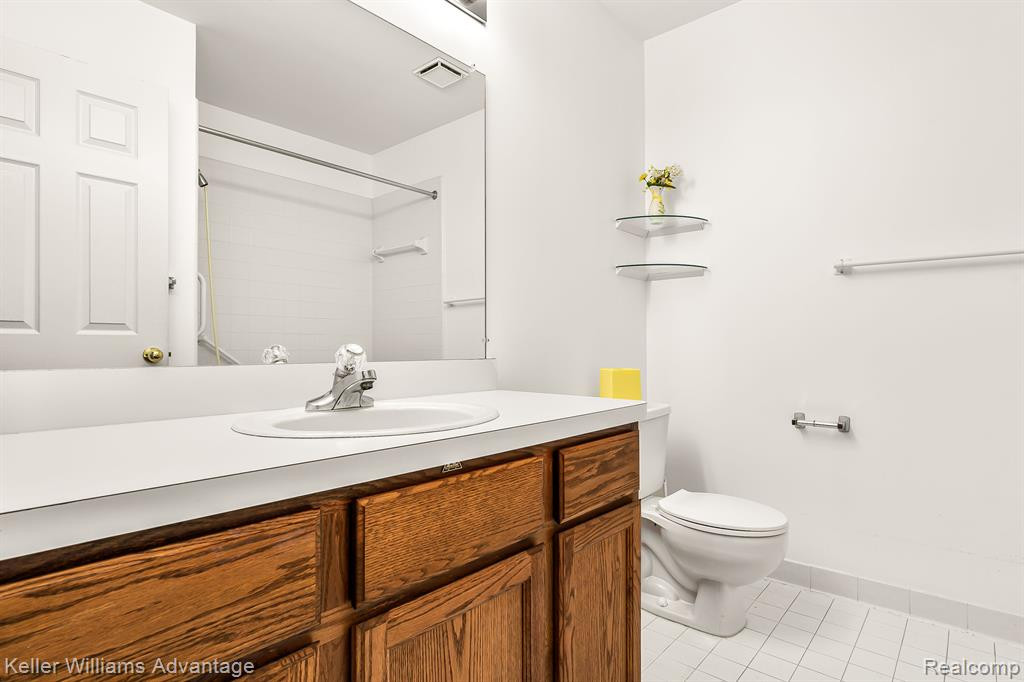 35036 RED PINE Drive, Farmington Hills, MI 48335 — Photo 15