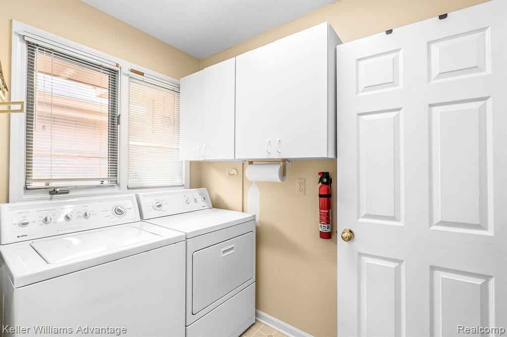 35036 RED PINE Drive, Farmington Hills, MI 48335 — Photo 16