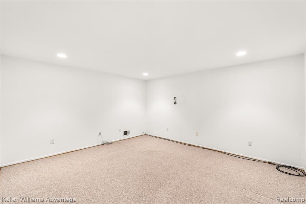 35036 RED PINE Drive, Farmington Hills, MI 48335 — Photo 18
