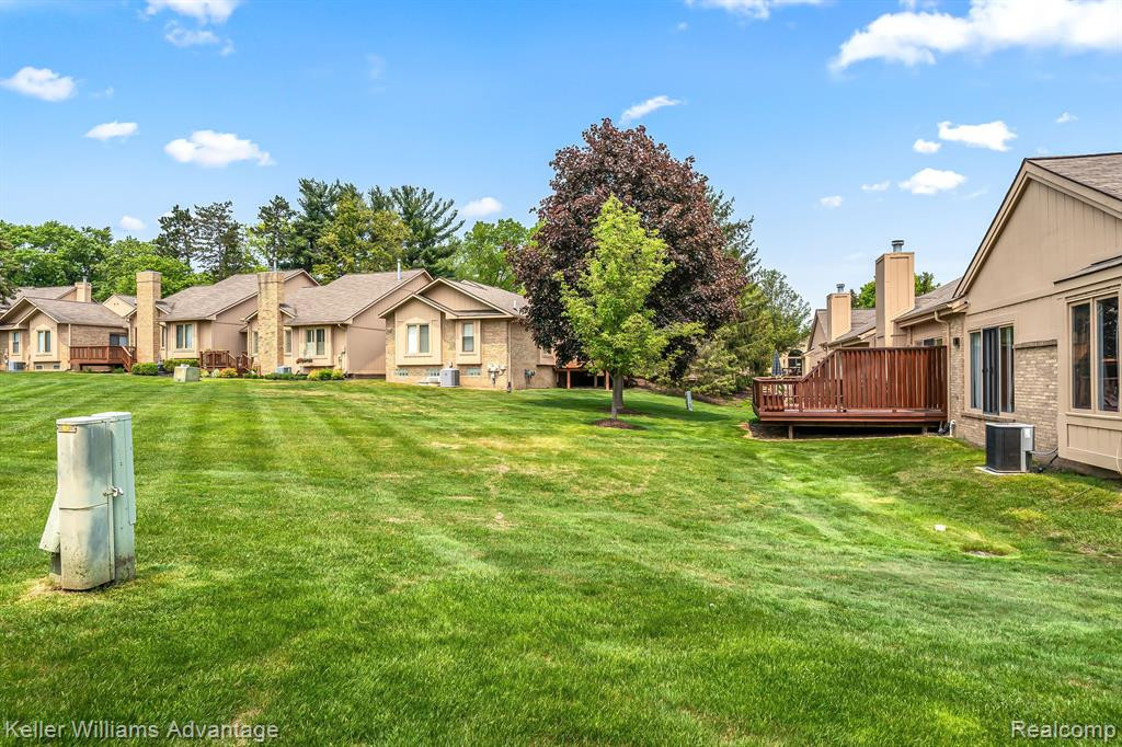 35036 RED PINE Drive, Farmington Hills, MI 48335 — Photo 23