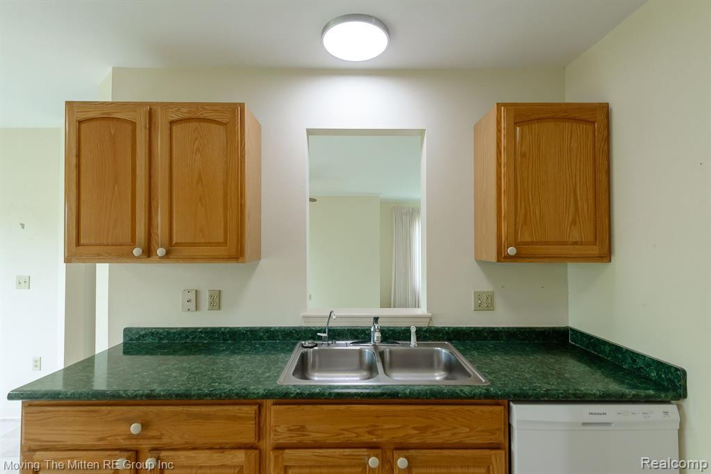 582 LANCASTER Court, Saline, MI 48176 — Photo 25