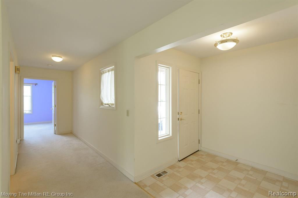 582 LANCASTER Court, Saline, MI 48176 — Photo 33