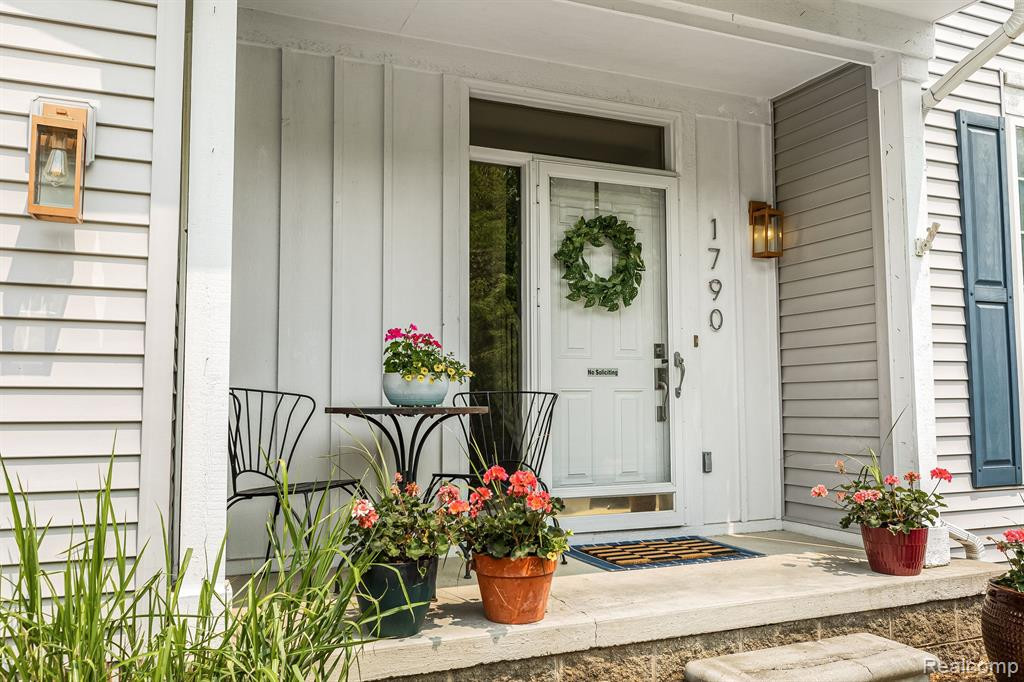 1790 RIVERWOOD Drive, Ann Arbor, MI 48103 — Photo 4