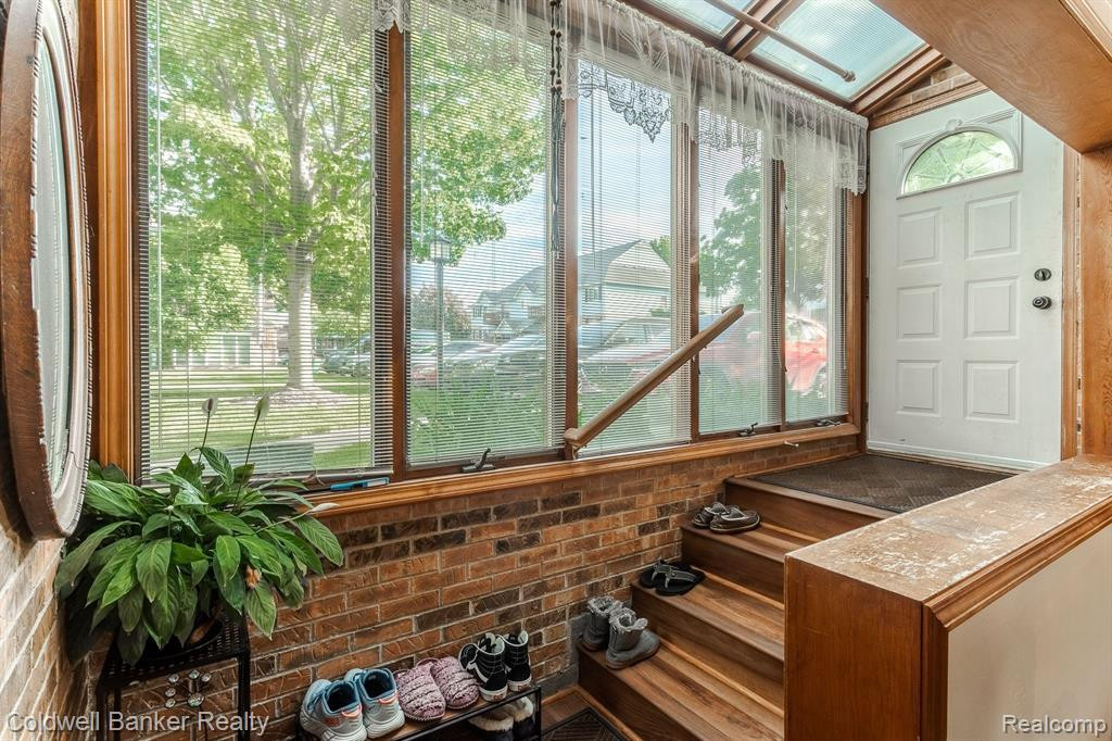 192 PINEWOOD Drive, Plymouth, MI 48170 — Photo 2
