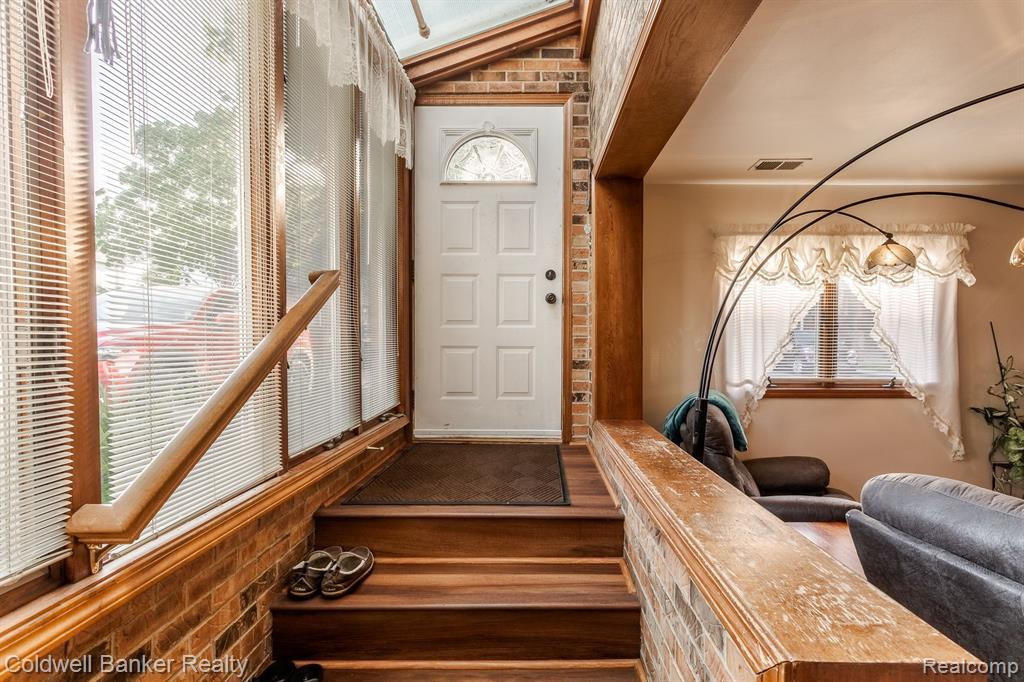 192 PINEWOOD Drive, Plymouth, MI 48170 — Photo 3