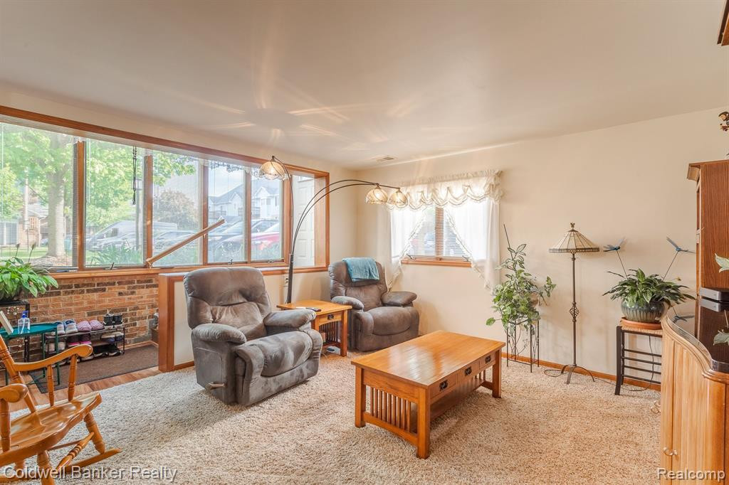 192 PINEWOOD Drive, Plymouth, MI 48170 — Photo 7