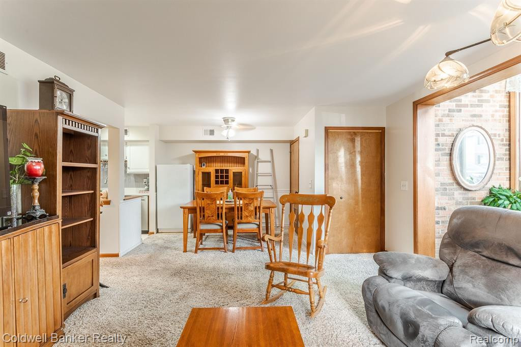 192 PINEWOOD Drive, Plymouth, MI 48170 — Photo 8